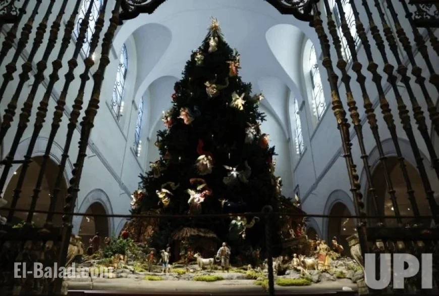 Christmas Tree and Neapolitan Baroque Crèche Illuminate Met Fifth Avenue