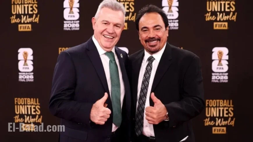 Hugo Sánchez Advises Javier Aguirre During World Cup Draw