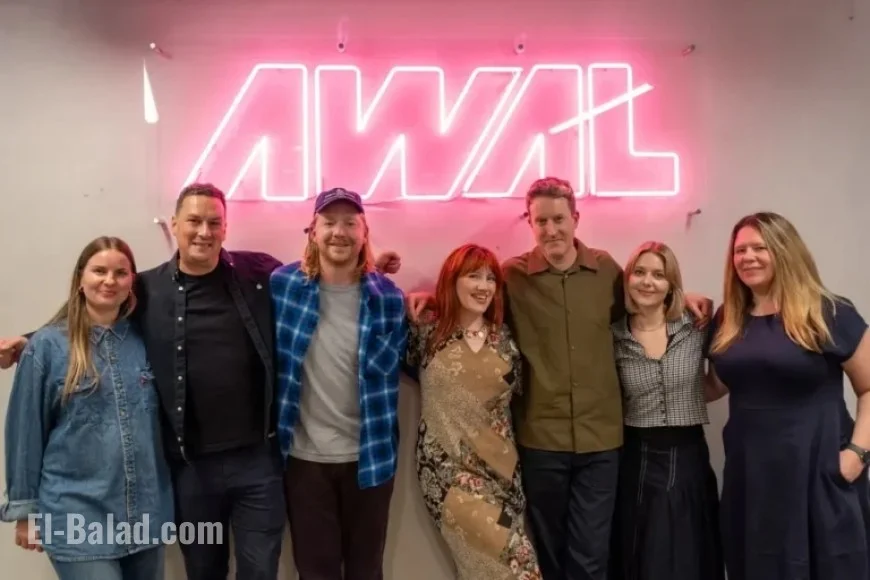 Irish Artist CMAT Extends Label Deal With AWAL After Breakout Year