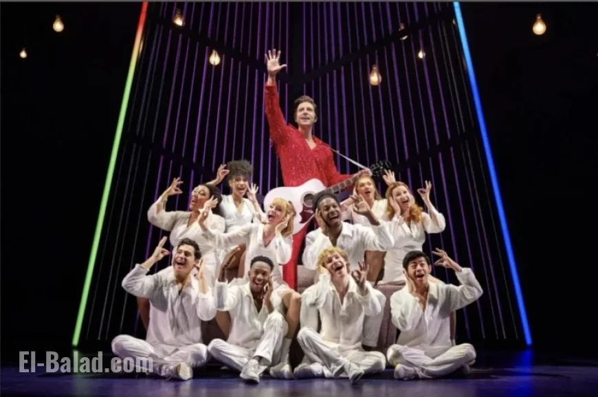 Neil Diamond Musical Dazzles Audiences