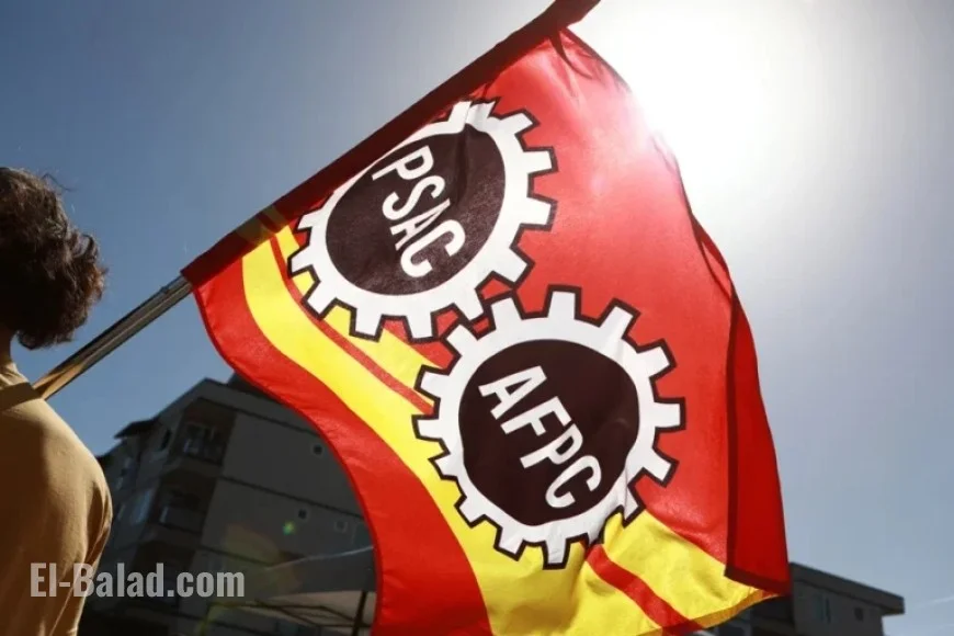 Hundreds of Federal Employees Warned of Job Cuts