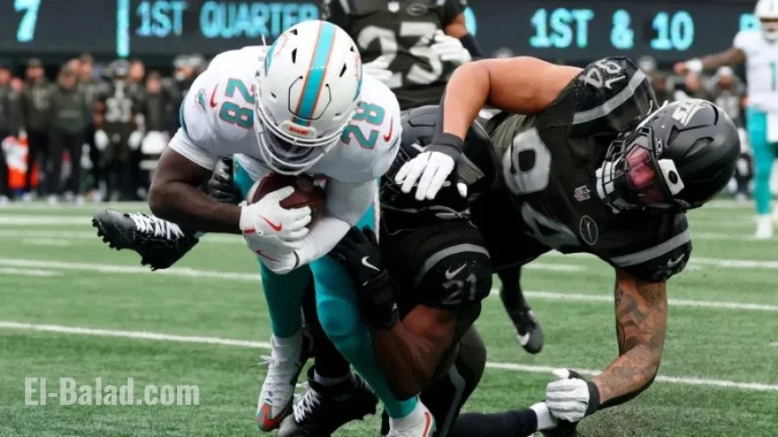 De’Von Achane Suffers Injury in First Half Against New York Jets