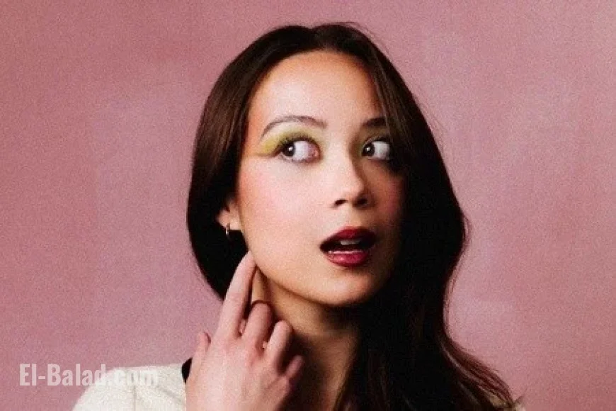 Laufey Delights with Festive Animated MV for ‘Santa Claus is Comin’ to Town’