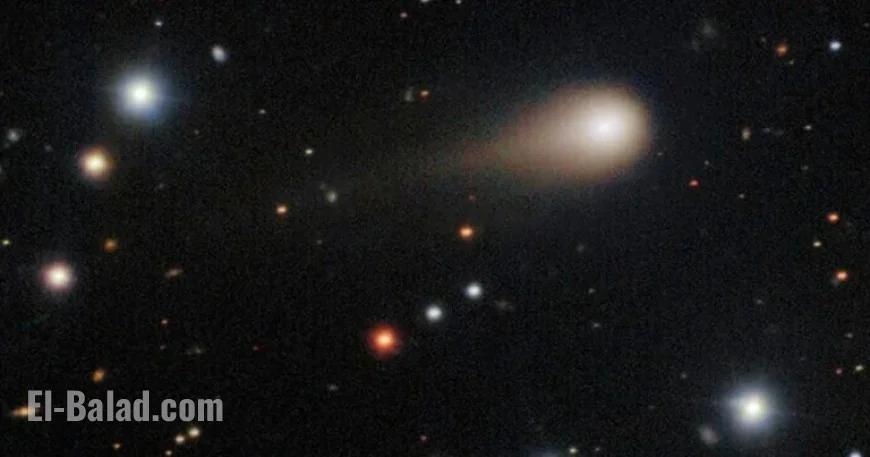 Stunning Photos Capture Interstellar Comet 3I/ATLAS Crossing Our Solar System