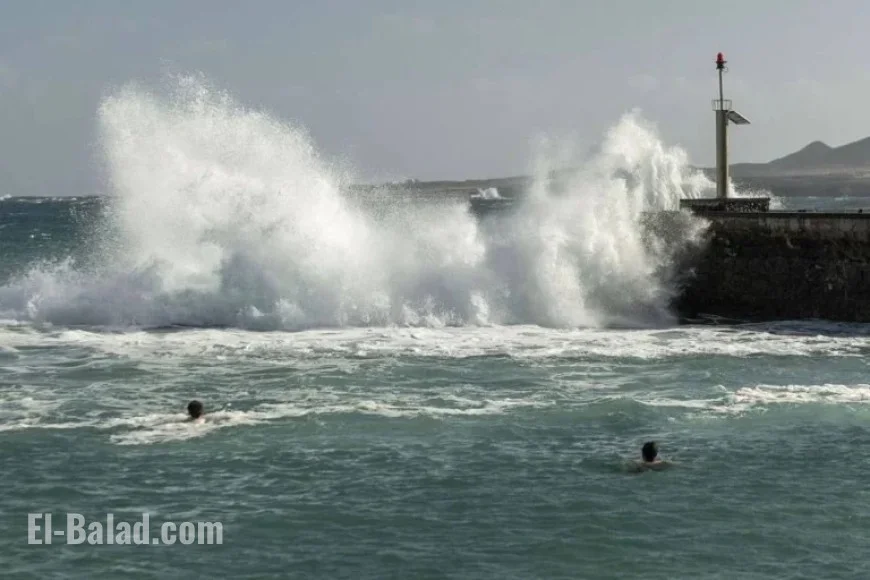 Canary Islands on Alert: Coastal Waves Surge to Four Metres