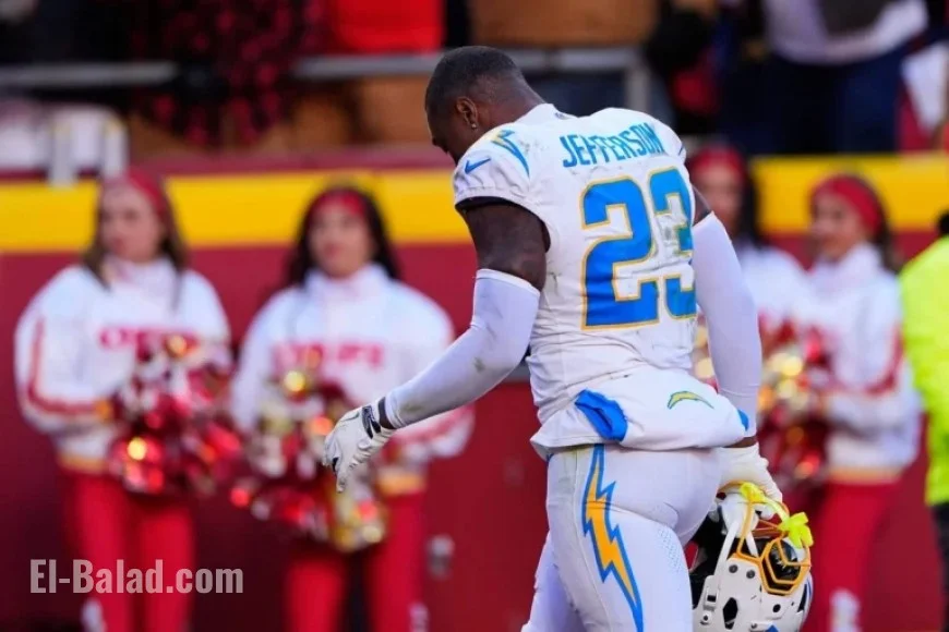 Chargers’ Tony Jefferson Ejected Against Chiefs, Apologizes for Obscene Gesture