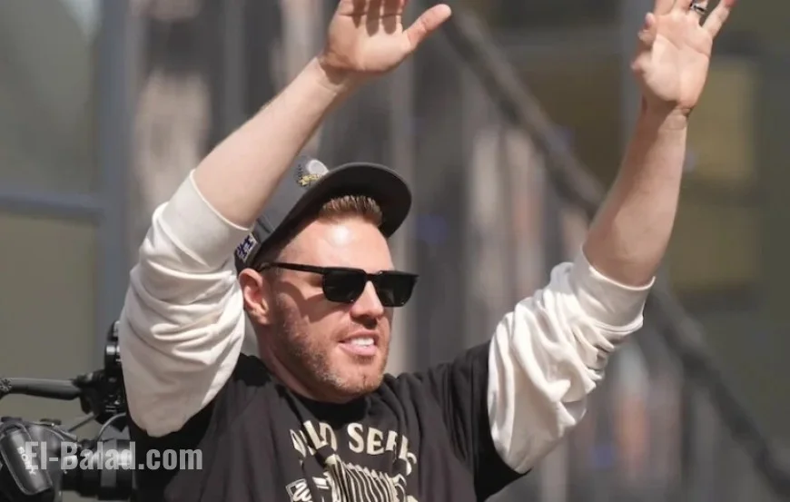 Freddie Freeman Recalls Doing the Worm at Mookie Betts’ Post-Parade Party