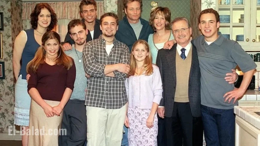 ’90s Teen Idol, 45, Falls for 54-Year-Old Music Legend