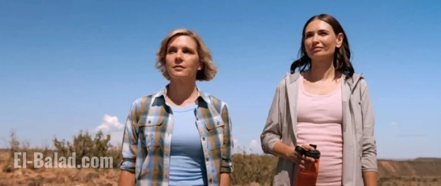 ‘Pluribus’ Cast and Creator Discuss Zosia and Carol’s Romantic First Kiss