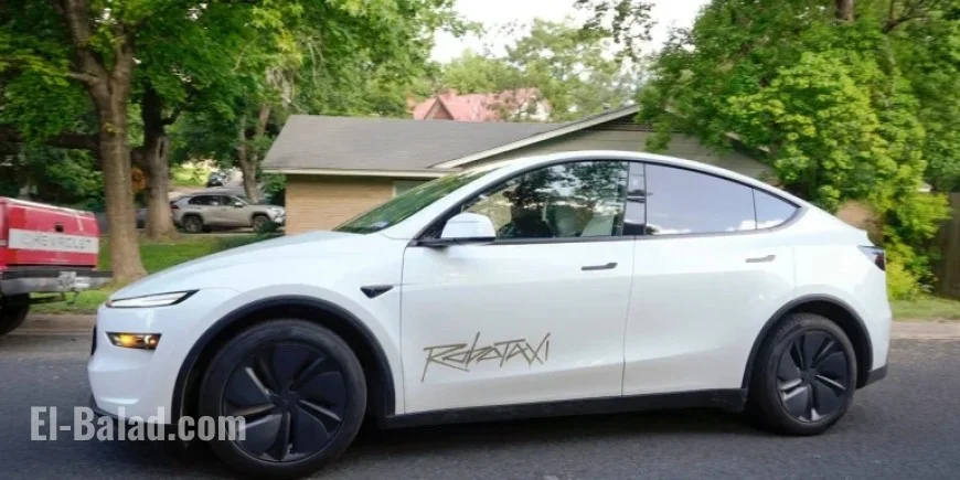 Tesla Hires Factory and Sales Staff for ‘Robotaxi’ Service Launch