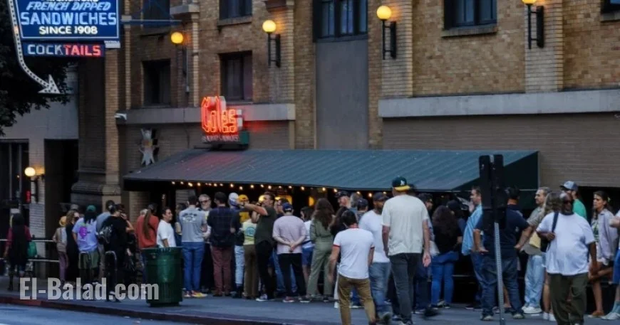 Fans Flock to Closing Restaurants, Lining Up for Hours