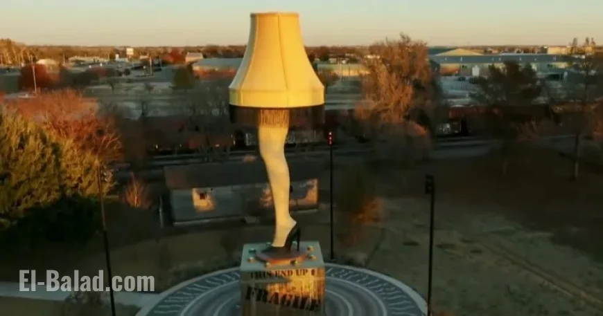 Giant Leg Lamp Transforms Oklahoma Town into Year-Round Attraction