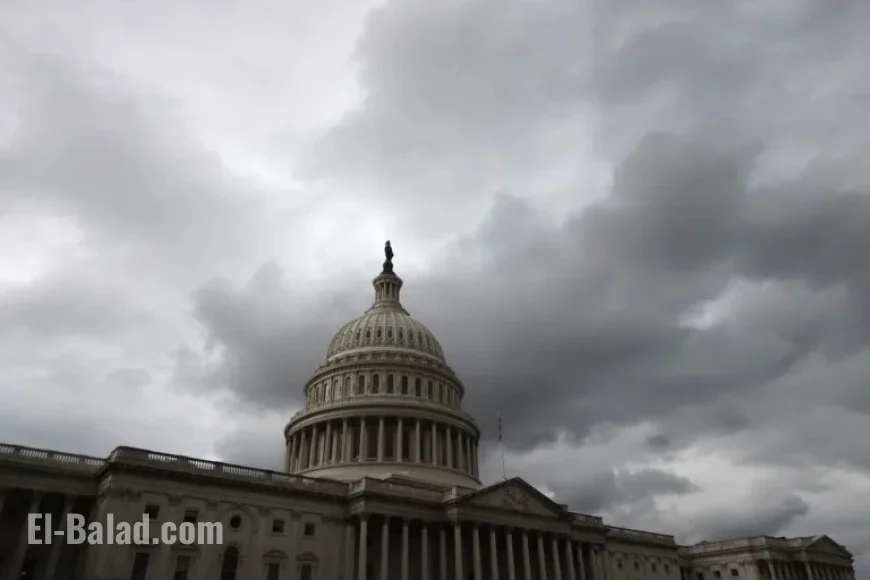 Boxing Day Shoppers in DC Face Rain and Sleet Mix