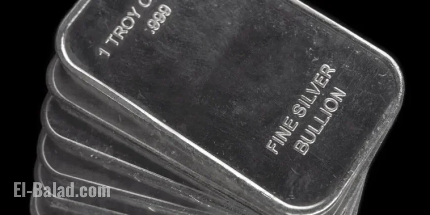 Silver Prices Soar, Driven by Debt Concerns and Geopolitical Tensions