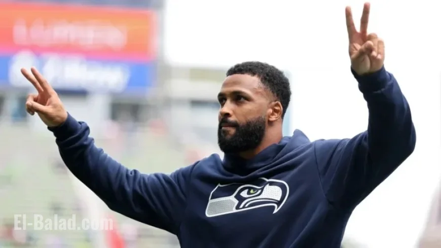 Julian Love Surprises Teammates and Coaches with Special Christmas Gifts