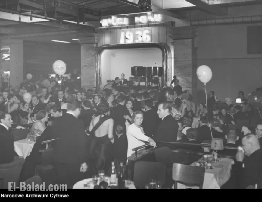 Pre-War Warsaw’s Fashionable Dance Hall Illuminated by 7,000 Lightbulbs