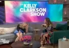 Amanda Seyfried Overjoyed Duetting Her Favorite Song with Kelly Clarkson | Video