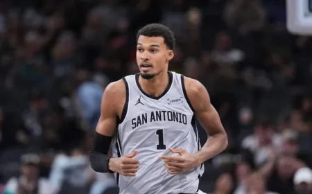 Spurs’ Wembanyama Exits Knicks Game with Lower-Body Injury