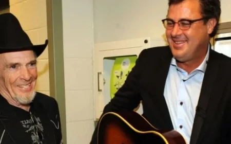 Vince Gill Shares Merle Haggard’s Friendship Token Live on Stage