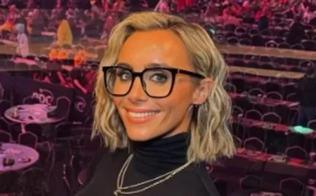 Anna Woolhouse Shines in Sheer Top at World Darts Championship