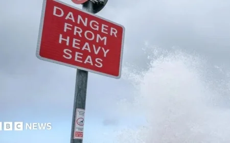 Rescue of Trapped Youth in Whitby Rocks Prompts Tide Warning