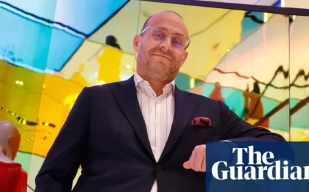 Saks Global CEO Resigns Amid Bankruptcy Preparations in Luxury Retailer Shift