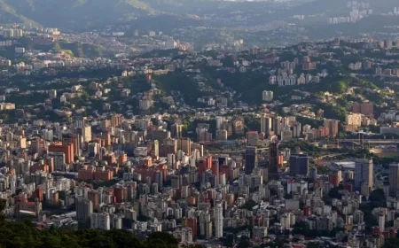 Explosions Rock Caracas Amid Heightened US-Venezuela Tensions