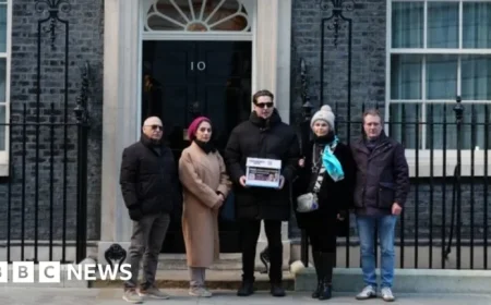 Family of Detained Brits in Iran Presents Petition to Downing Street