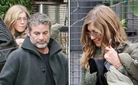 Jennifer Aniston Backs Jim Curtis at His Book Event