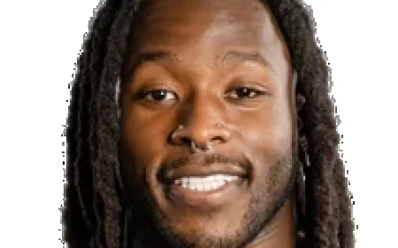 Alvin Kamara Misses Week 18 Due to Ankle and Knee Injuries