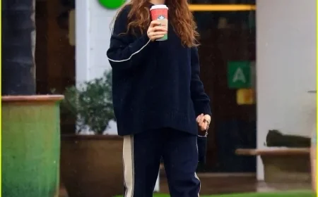 Ashton Kutcher and Mila Kunis Enjoy Coffee Outing in Los Angeles