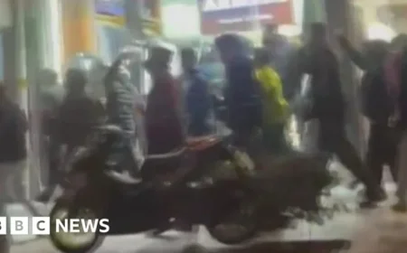 Iran Protests Persist as Trump Threatens Further Intervention