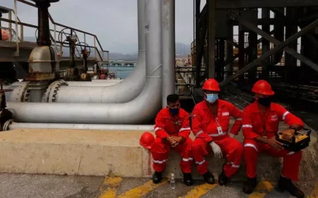 Trump Seeks Venezuela’s Oil Post-Maduro, Faces Legal and Logistical Challenges