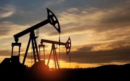 Geopolitical Tensions Surge Oil Prices, Boost Gold Value