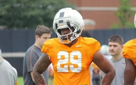 Tennessee Football Star Edge Rusher Enters Transfer Portal