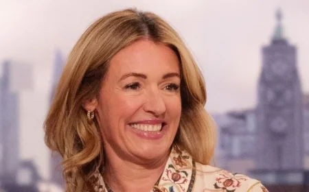 Cat Deeley’s Floral Blouse: The Chic Winter Pairing with Jeans
