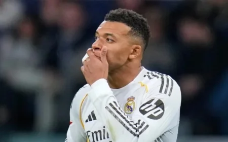 Mbappé Misses Supercopa Clash Due to Knee Injury