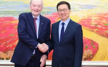 Jean Chrétien Prepares Ground in China for Mark Carney