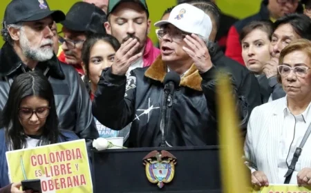 Trump Welcomes Colombian President to White House Amid Military Threats