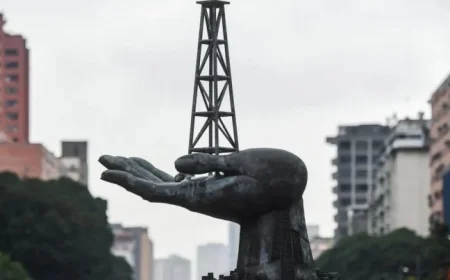 Venezuela’s Oil Output Boost Requires Years and Billions