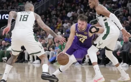 Lakers Edge Bucks 25-24 at First Quarter’s End