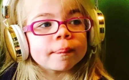 X Swaps Iranian Emoticon for Pre-Revolution Lion and Sun Flag