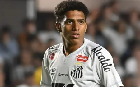 Tottenham Nears Signing Brazilian Left-Back Souza in Transfer Deal