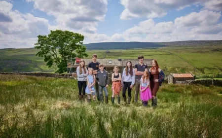 “Farm Family Amanda, Clive, and Kids Return to TV This Month”