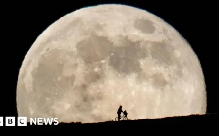 Photographer Thrilled with Two-Year ET Photo Recreation