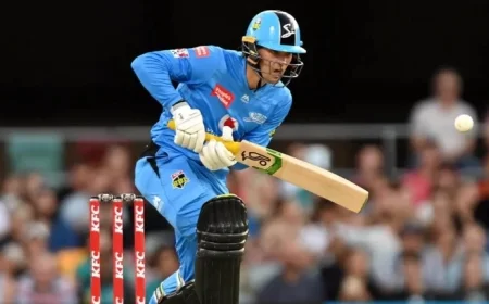 Carey Leads Test Stars as Strikers Face Scorchers in BBL Finals Hunt