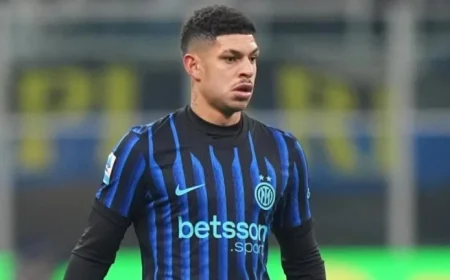 Inter vs Napoli at 20:45: Chivu Chooses Henrique, Conte Opts for Trident Formation