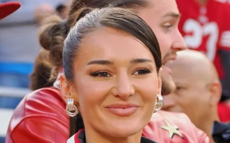 Kristin Juszczyk Transforms 49ers Coat into Unique Playoff Outfit