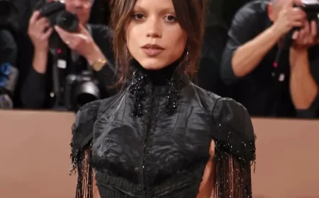 Jenna Ortega Stuns in Bold Golden Globes Outfit