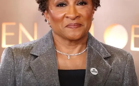 Stars Honor Renee Nicole Good with Black-and-White Pins at Golden Globes